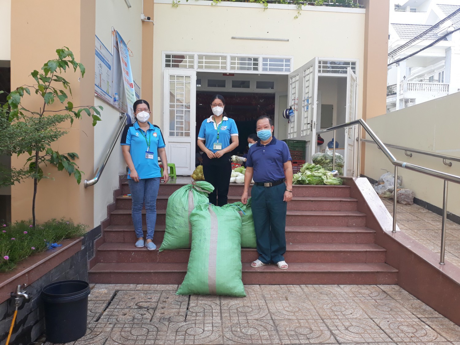 MTTQ quận trao gạo cho cơ sở