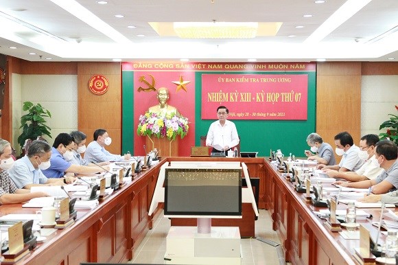 Đồng chí Trần Cẩm Tú, Ủy viên Bộ Chính trị, Bí thư Trung ương Đảng, Chủ nhiệm Ủy ban Kiểm tra Trung ương chủ trì kỳ họp thứ 7 của Ủy ban Kiểm tra Trung ương