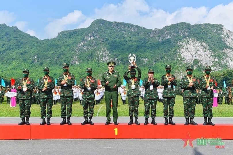 Bộ đội Cụ Hồ thi đua thực hiện tốt nhiệm vụ