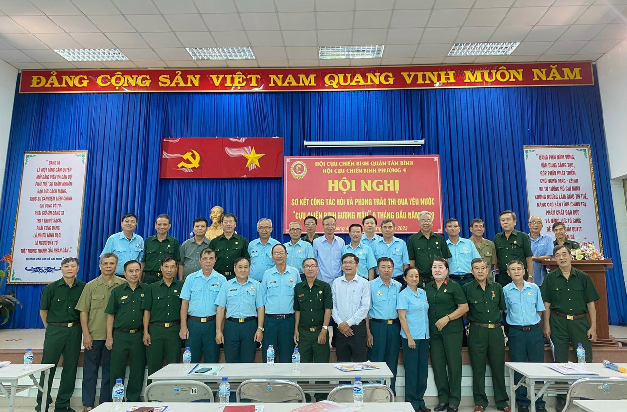 Cán bộ, hội viên Phường 4 tại Lễ kỷ niệm 76 năm ngày Thương binh - Liệt sỹ.